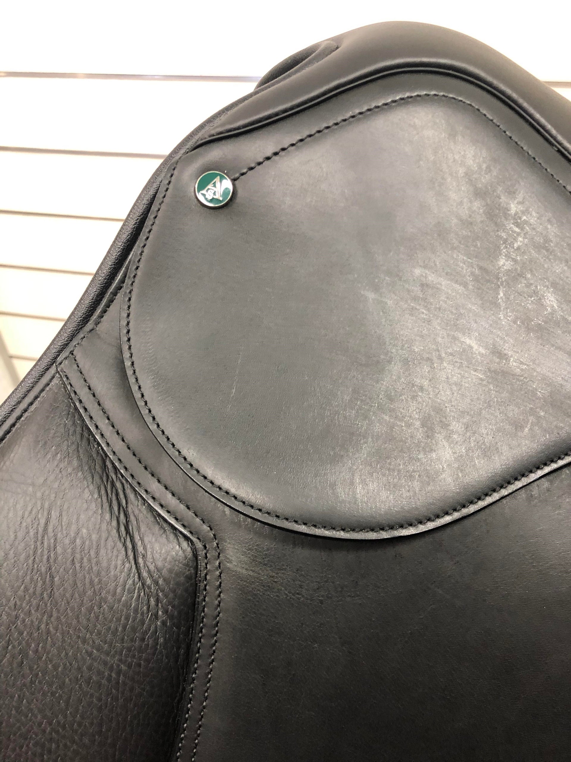 Arena All Purpose Black 43cm/17" EX DEMO - The Trading Stables
