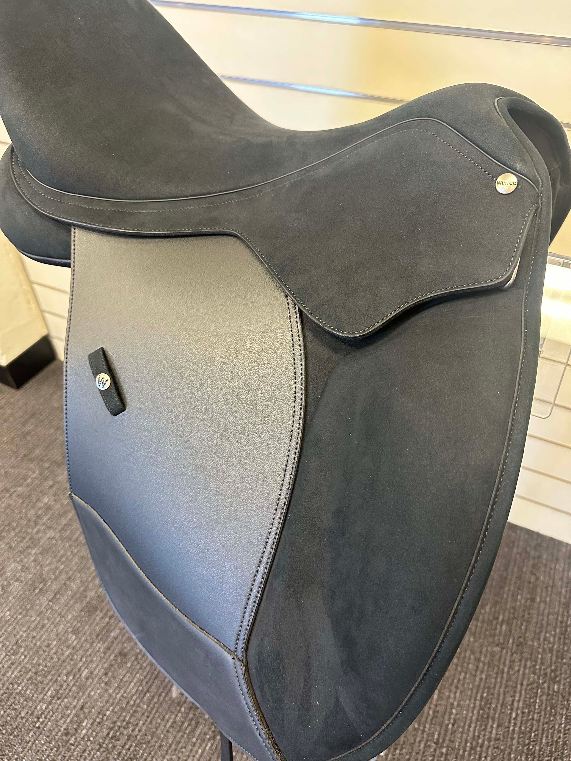 Wintec Pro Dressage HART Blk 44cm/17.5" PROTOTYPE - The Trading Stables